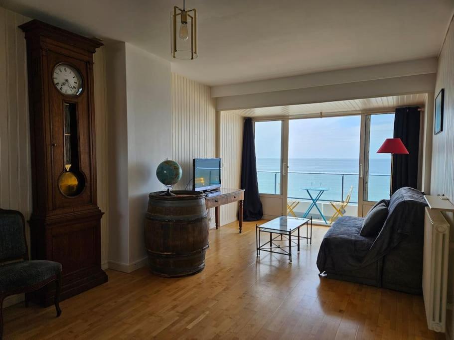 L'ideal, Vue * Étretat